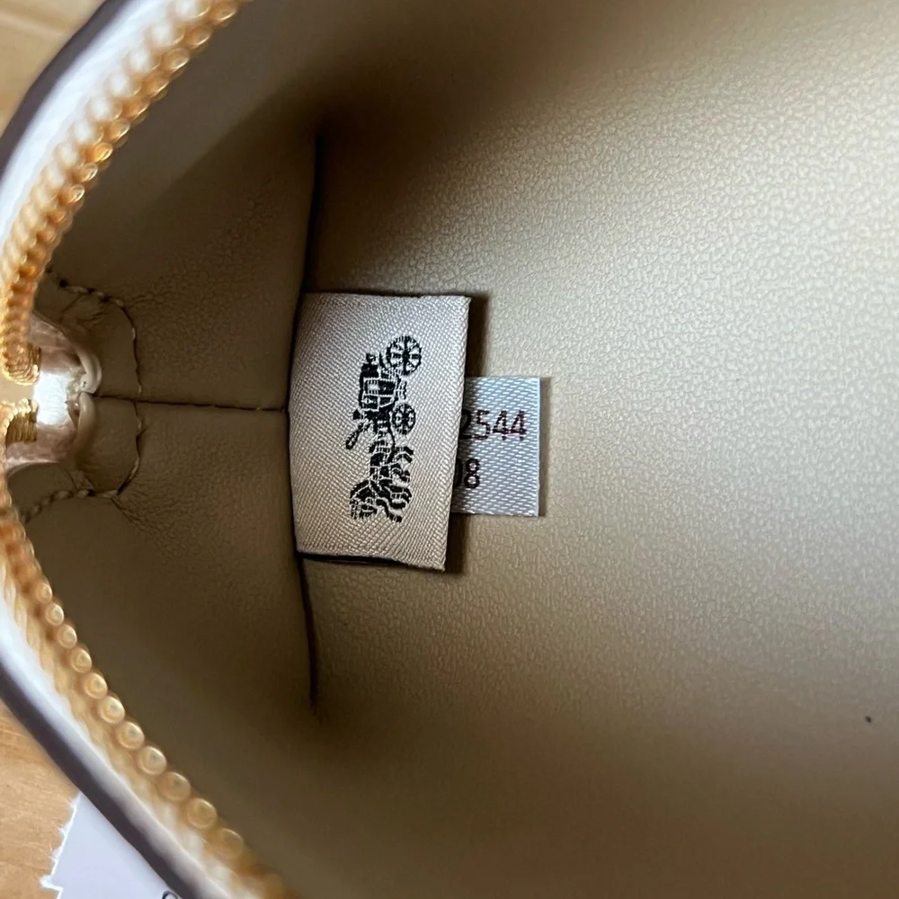 Coach Coach Pencil Case With Strawberry Print🎈🎈 - Picture 8 of 10